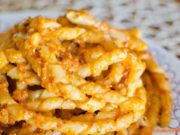 Fusilli al pesto di pomodori secchi e mandorle